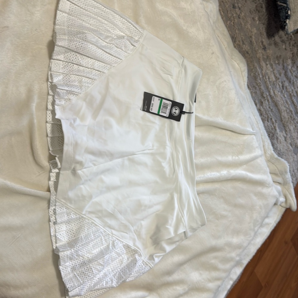 NWT - White Heat Gear Running Skirt - UA Women’s size L